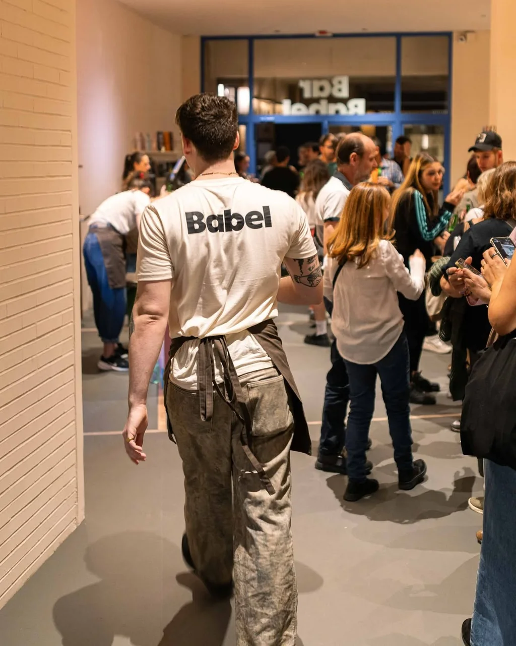 L'equip de Bar Babel durant una nit amb públic